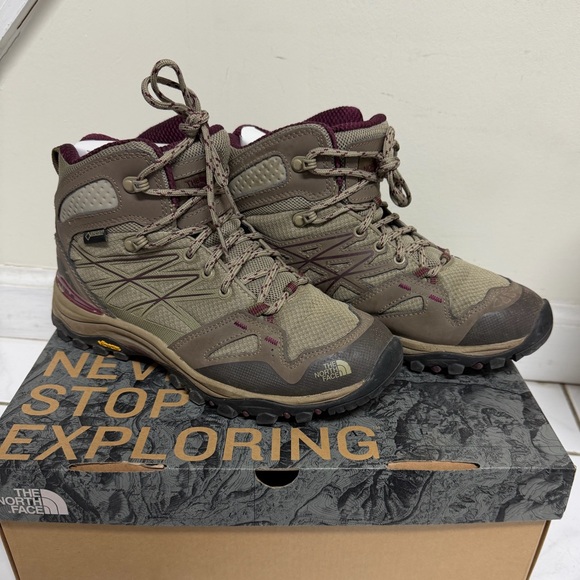 The North Face Shoes - The north face  WOMEN'S HEDGEHOG FASTPACK MID GORE-TEX® boot (size 7.5)
